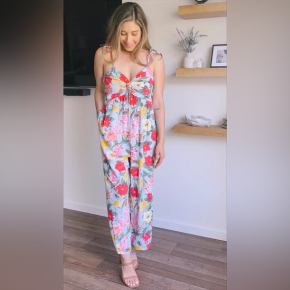 Old Navy MultiFloral Tie-Shoulder Cropped Twist-Front Jumpsuit Linen Blend - Picture 5 of 16